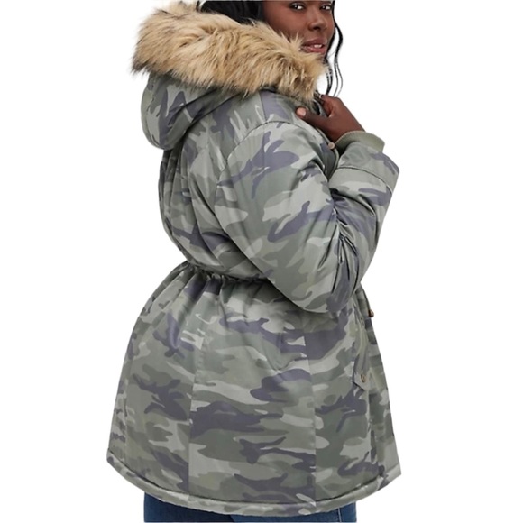 Torrid Women’s Plus Size Camo Fur-Lined Parka Jacket Size 1X 2X 3X - Picture 3 of 15